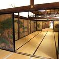 秋の特別拝観で希少な寺宝を観賞する
