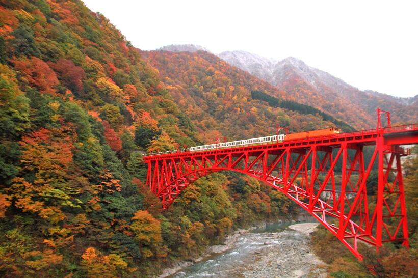 美肌湯でのんびりと三段紅葉を愛でる 宇奈月温泉 富山県 たびよみ