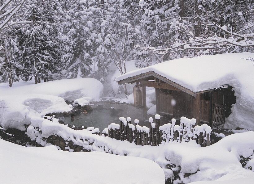 “雪の滝”が迎える乳頭温泉郷で秘湯巡り（２）