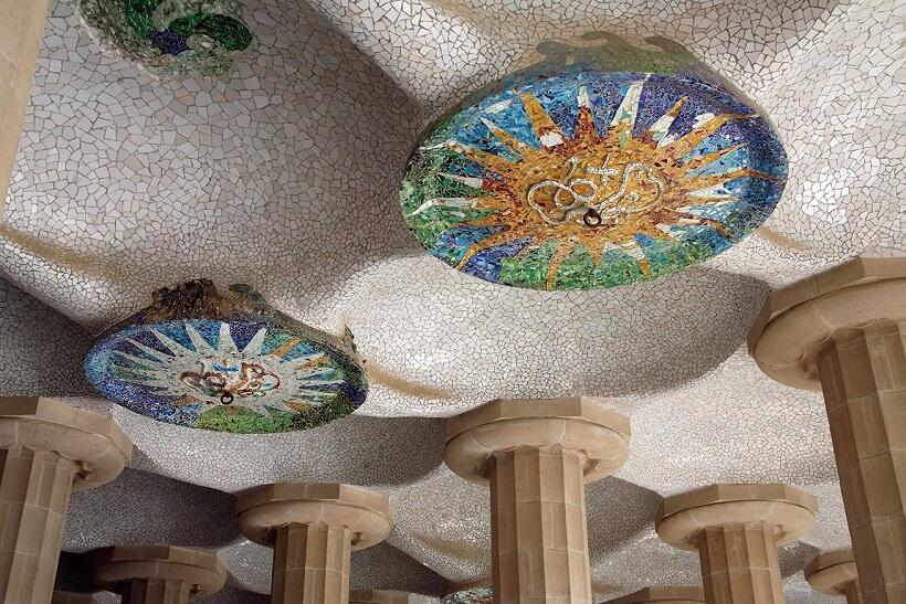 「市場」の天井にもタイル破片を使った装飾がある（写真／スペイン政府観光局）