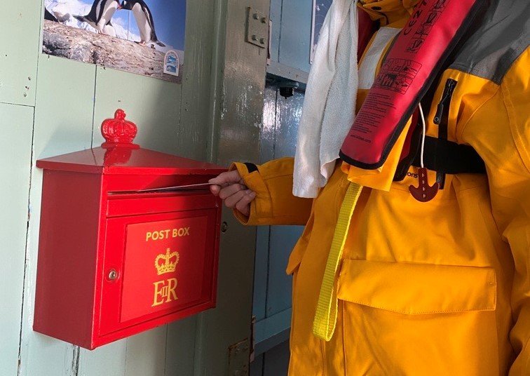 【添乗員日記】南極にある郵便ポスト