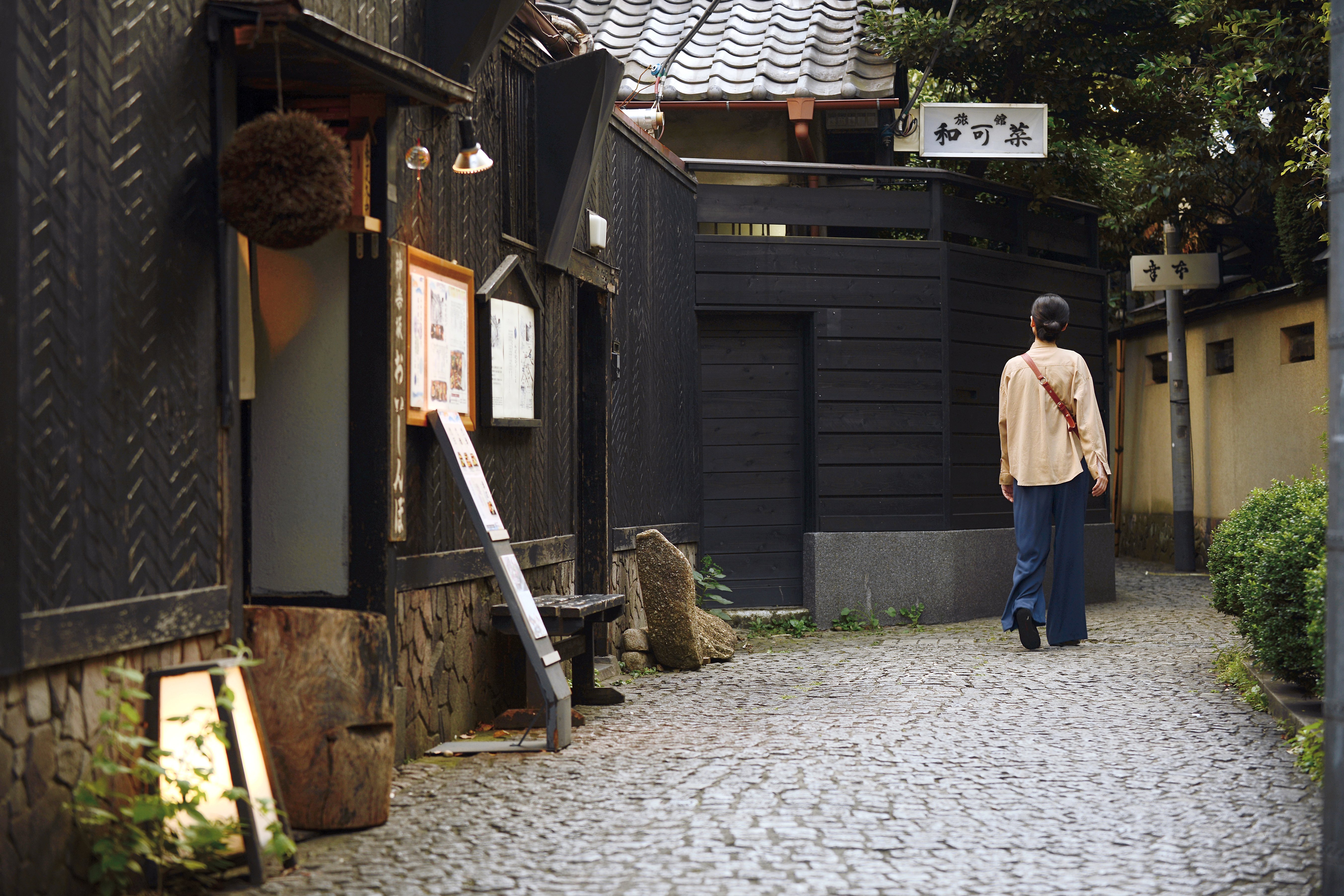 神楽坂――坂道と石畳の路地を歩き、歴史を感じる味巡り