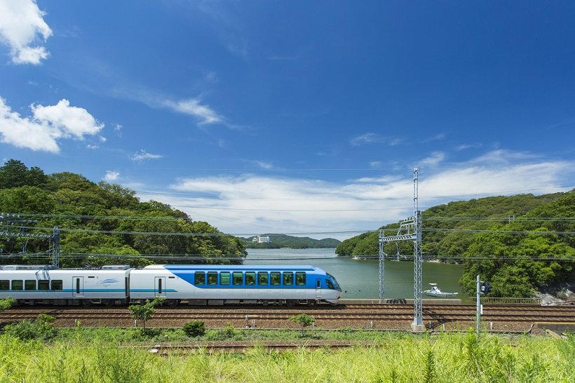 観光列車で“海の軽井沢”へ