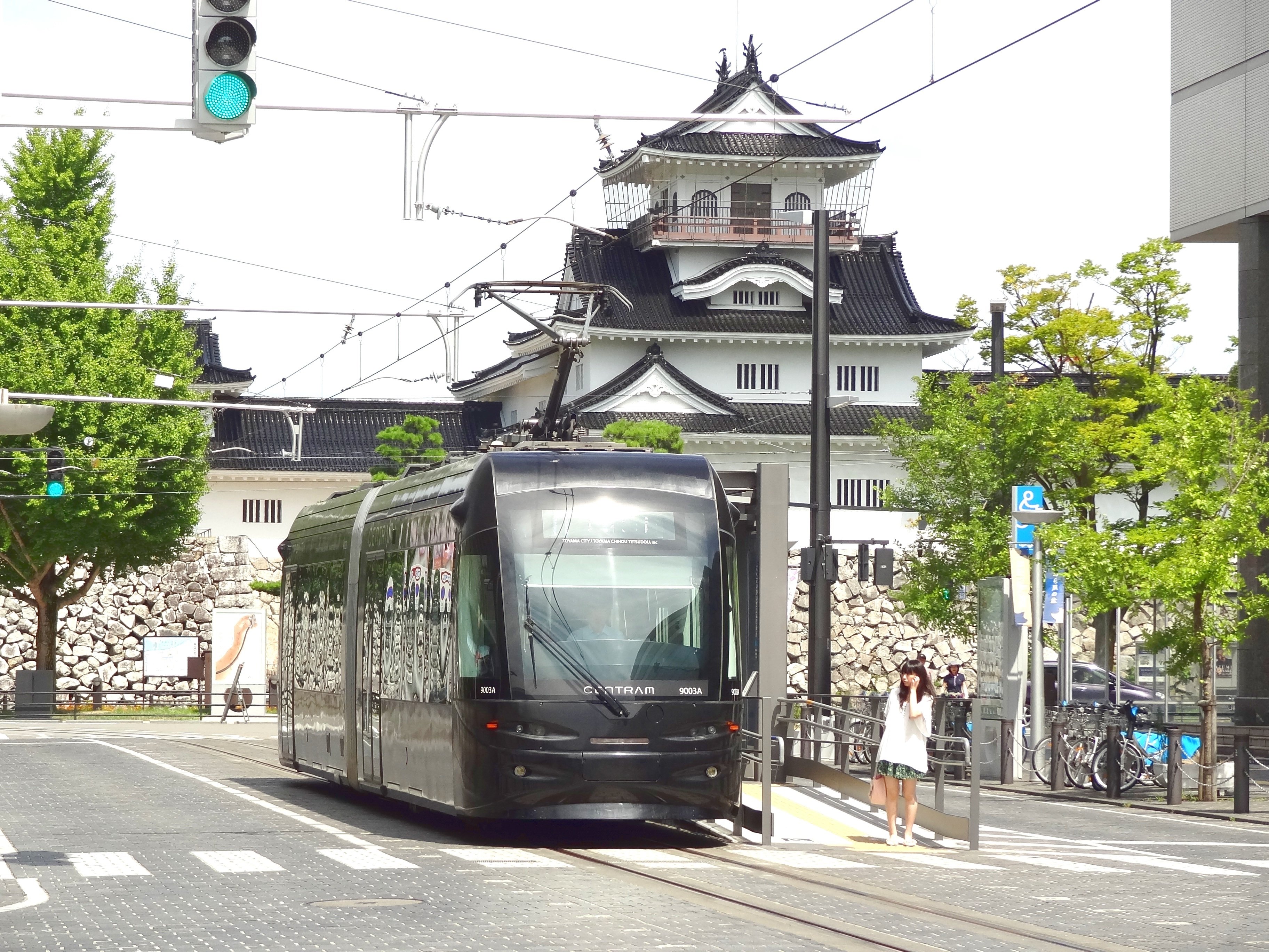 【私の街の路面電車】富山駅を通って市の南北をつなぐ　富山地方鉄道市内電車