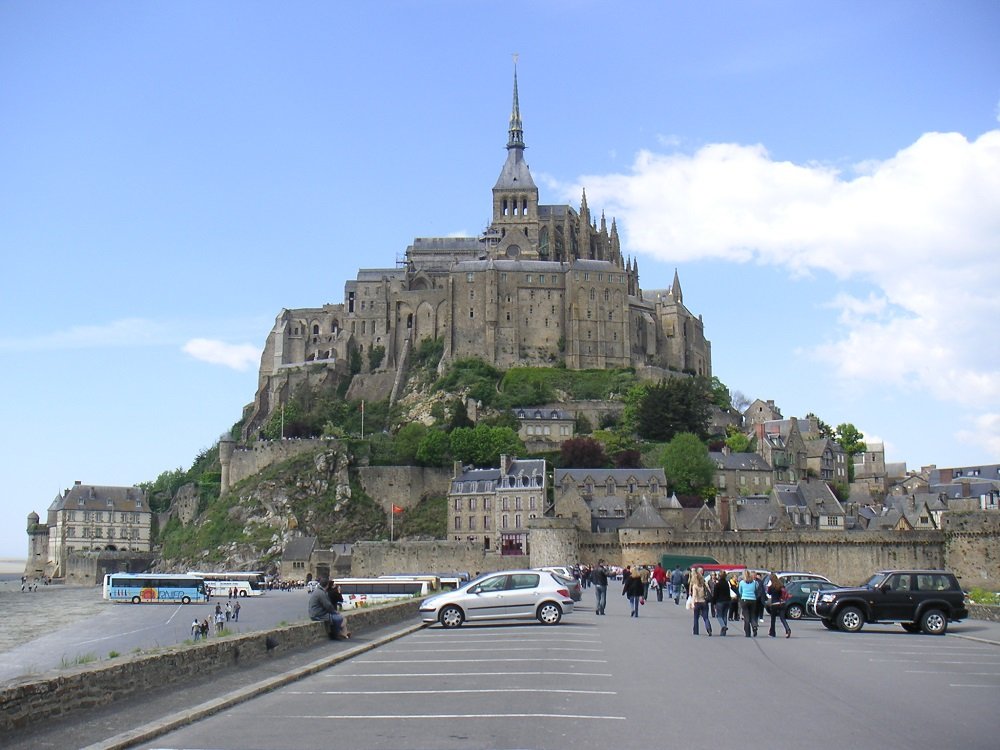 【世界の絶景遺産】海に浮かぶ要塞のような修道院　モン・サン・ミシェル（フランス）