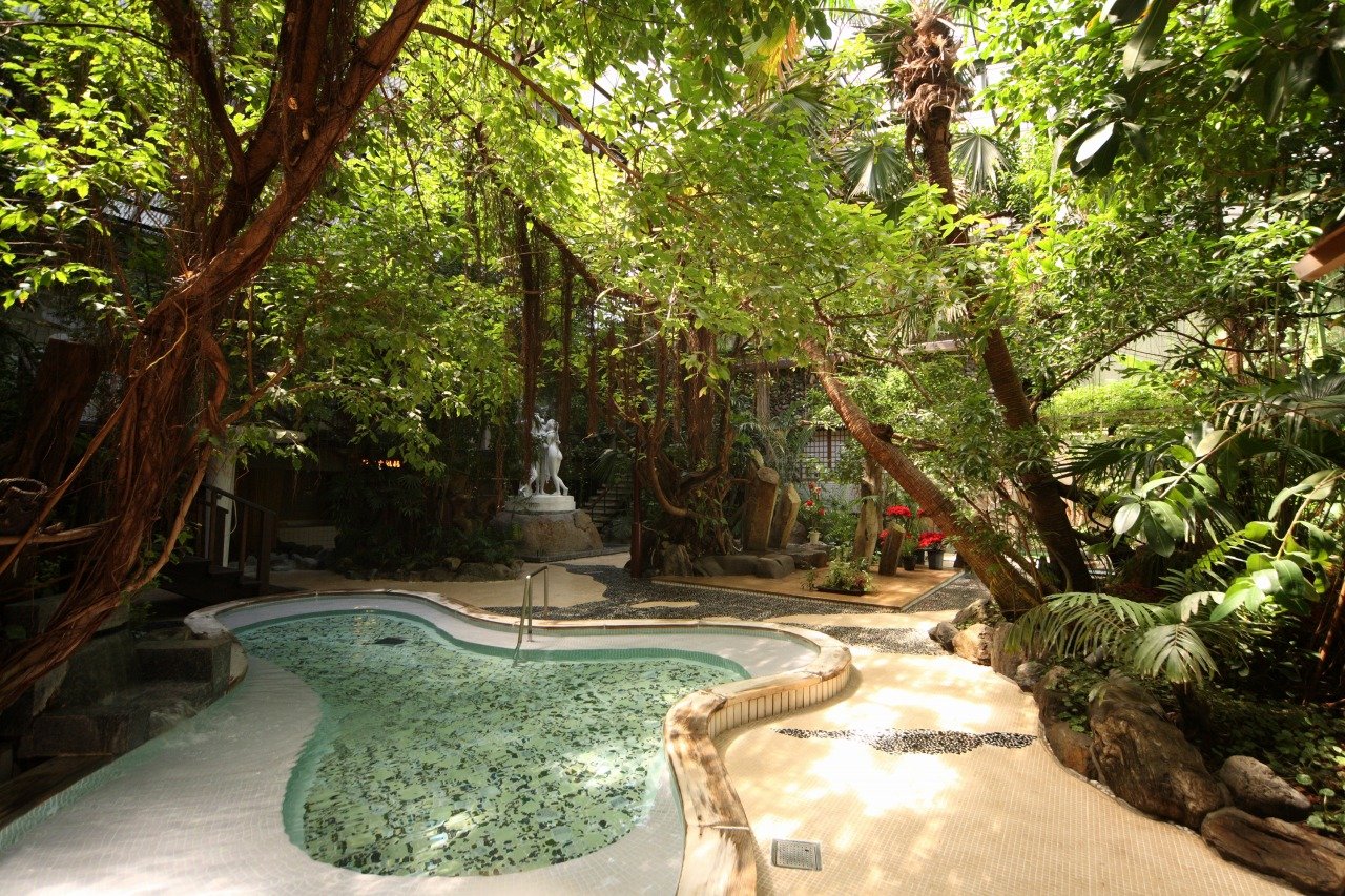 泰泉閣のジャングル風呂