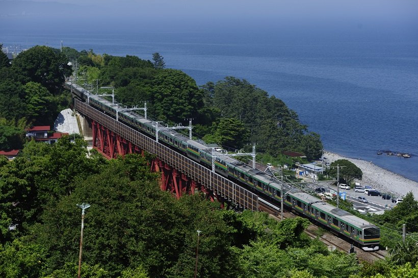 相模湾の青に映える根府川駅と白糸川橋梁【フリーきっぷであの駅へ・青春18きっぷ編】