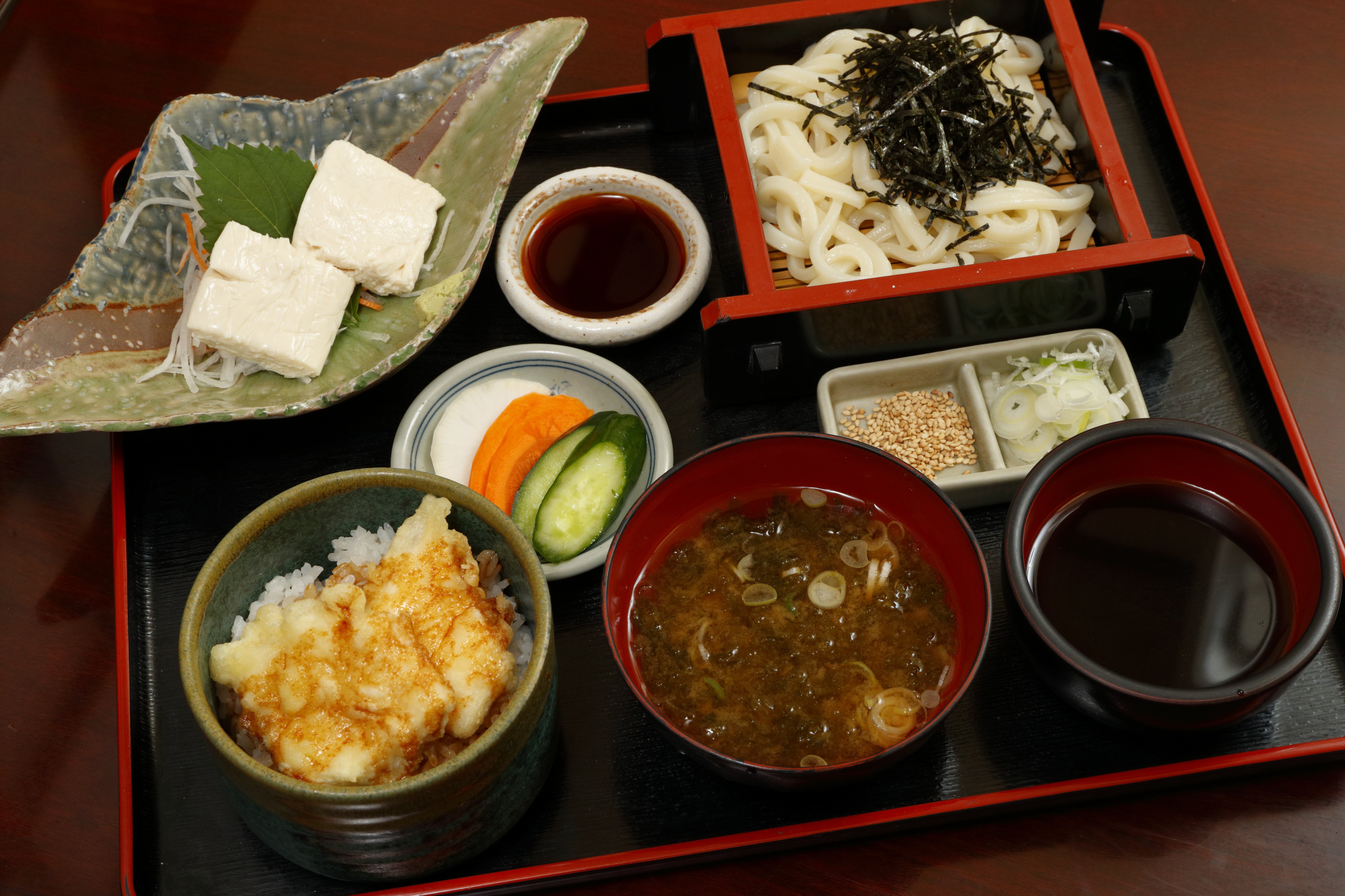 ボリュームもあるゆば天丼膳