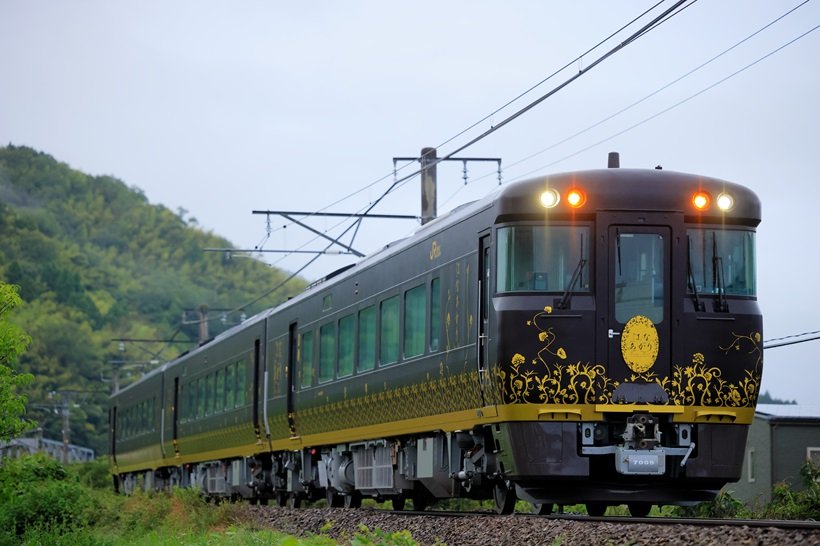 JR西日本の新観光列車 「はなあかり」 10 月デビュー