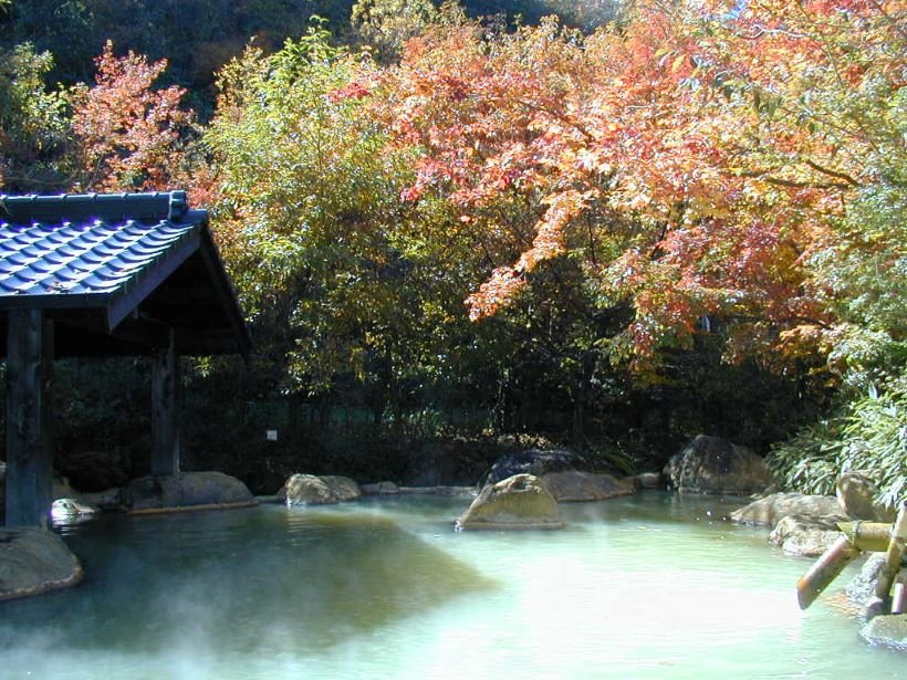 【紅葉の秘湯】秘湯ファン憧れの広大な露天風呂　大分・筌の口温泉　旅館 新清館