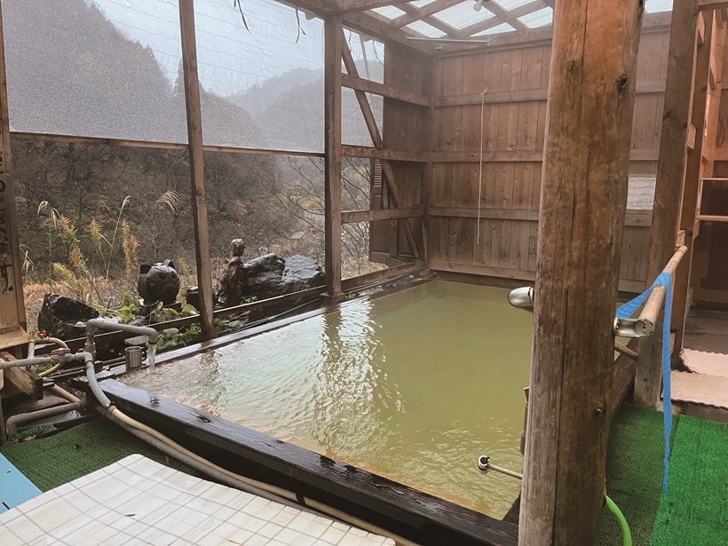 【ひなびた温泉】5つの温泉を掘り当てた現代の弘法大師？　猫鼻の湯＜長野・湯原温泉＞