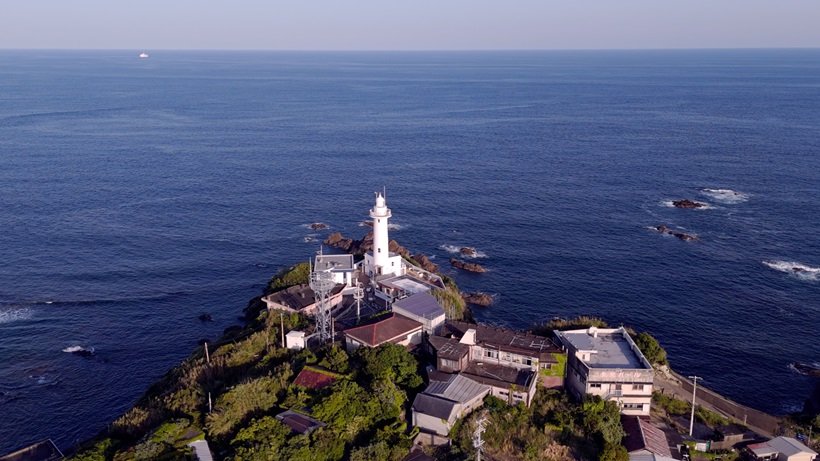 【2025年に見たい✦新・日本の絶景】空から灯台＜大王埼灯台＞