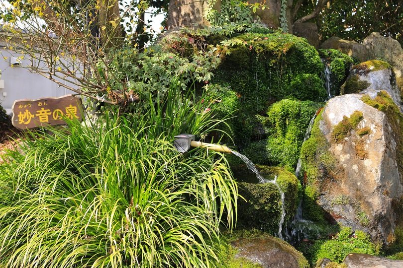 水汲み場の一つ、妙音の泉