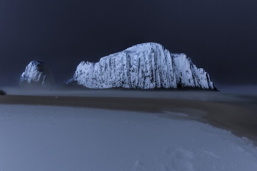 51_23　26●雪の立岩.jpg