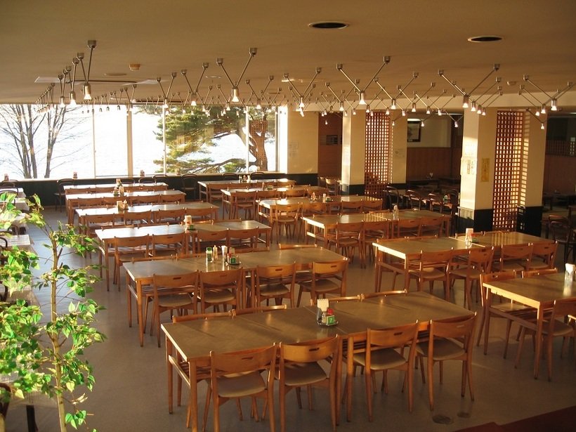 2.田沢湖店内2700.jpg