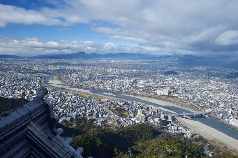 【低山と温泉へ】歴史の舞台になった自然豊かな山　金華山＜標高329m・歩行距離5.2km・歩行時間2時間10分＞