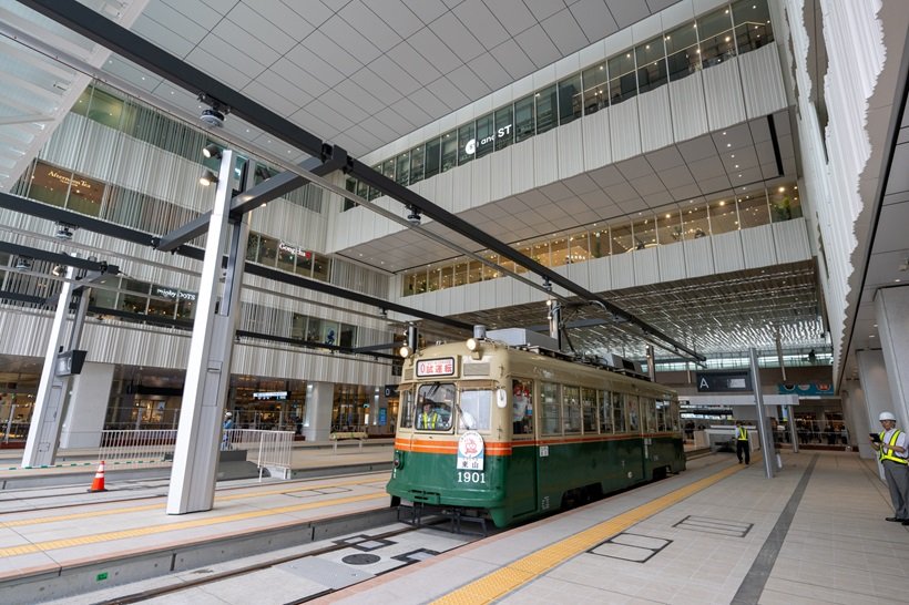 全国初!路面電車が駅ビル2階へ乗り入れ!🚃広島に駅前大橋ルート開業