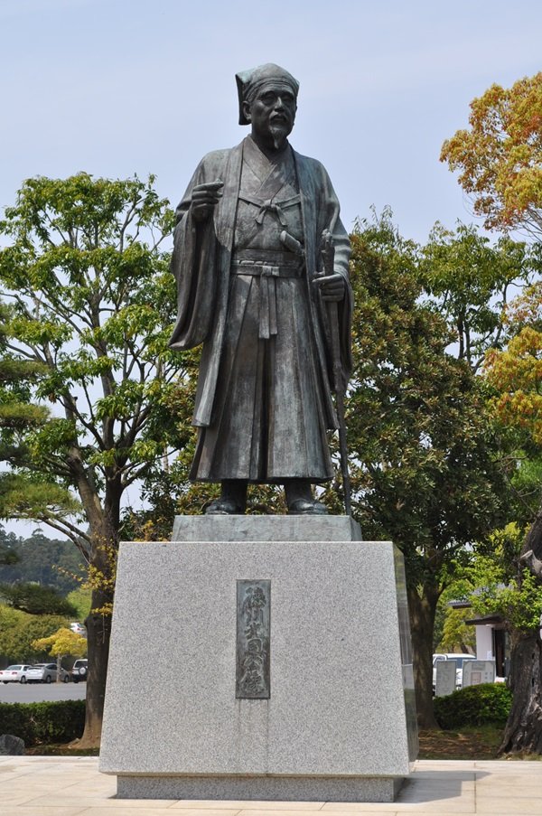 2黄門像（千波湖）.JPG