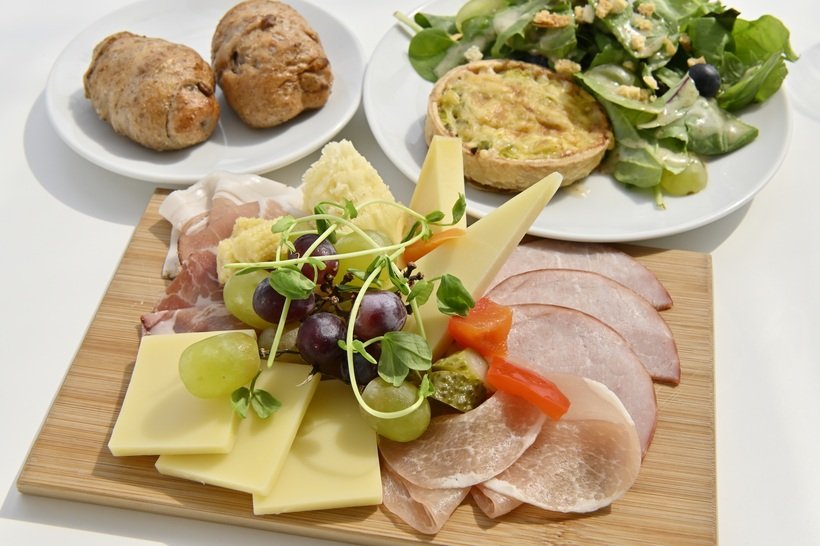⑩9．スイス館ランチ.jpg