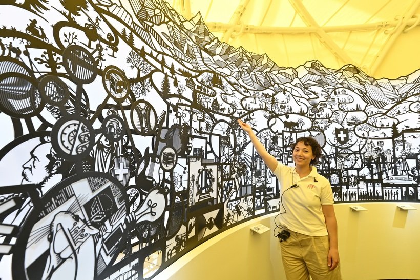 ⑧７．スイス館展示.jpg
