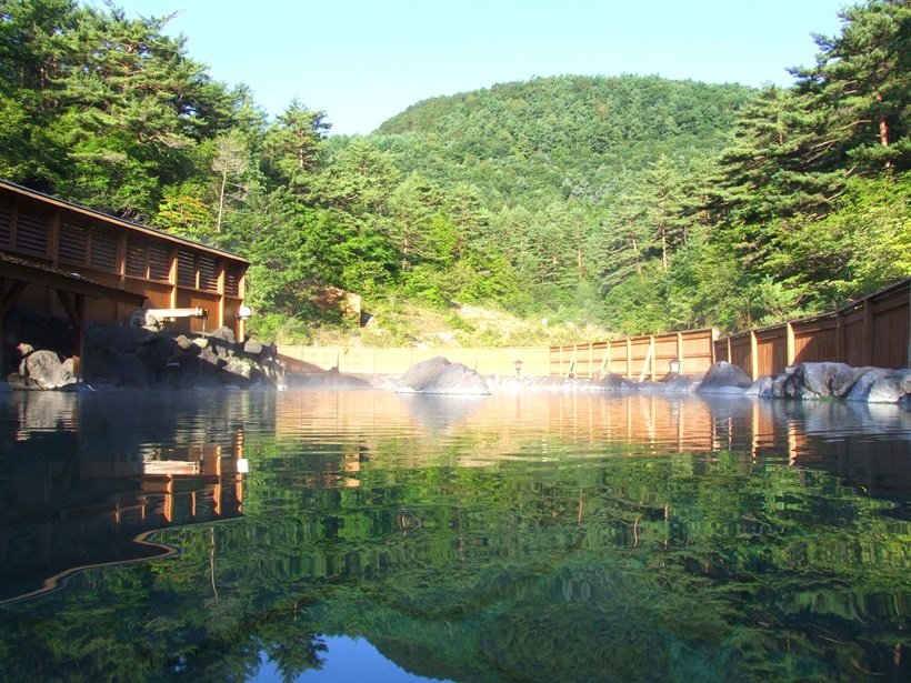 男女あわせ500平方メートルもある日帰り温泉「西の河原露天風呂」