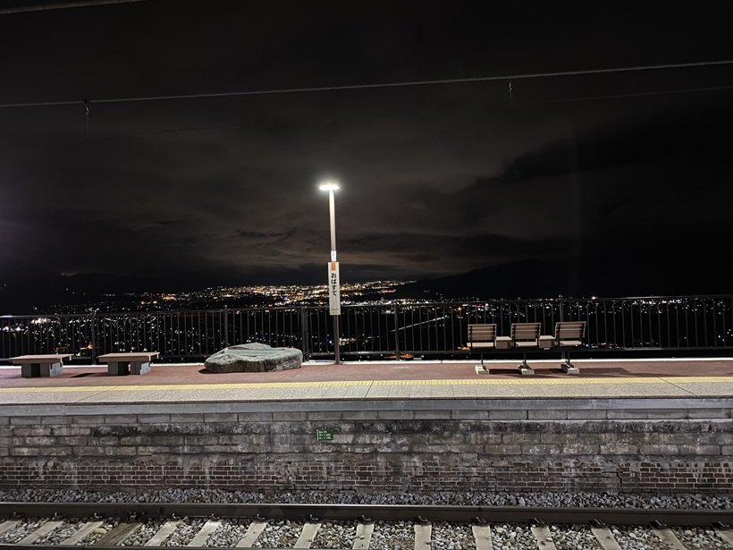 姨捨駅　ホームからの夜景　4969f83b-c675-41a0-9a9c-e832c077b706-0.jpg