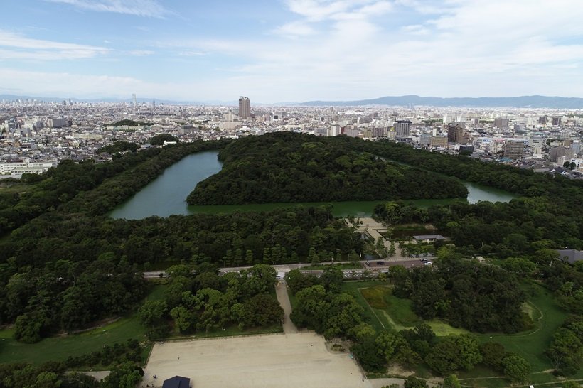 大阪・堺/あの巨大な「鍵穴」百舌鳥古墳群を空から気球で一望