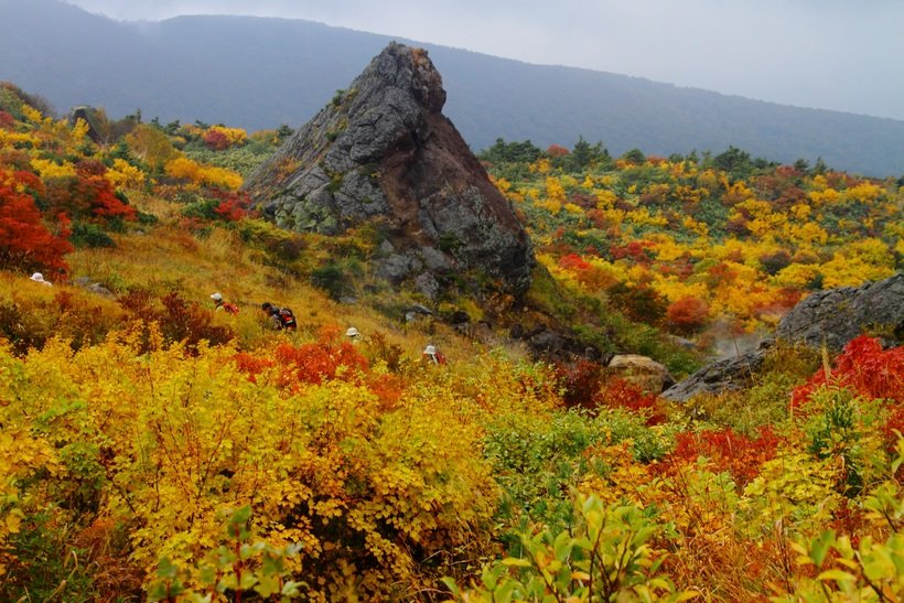5）５．栗駒山替巨岩.jpg