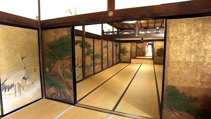 秋の特別拝観で希少な寺宝を観賞する