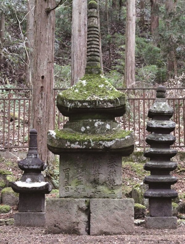 常楽寺多宝塔正面_241210北向.jpg