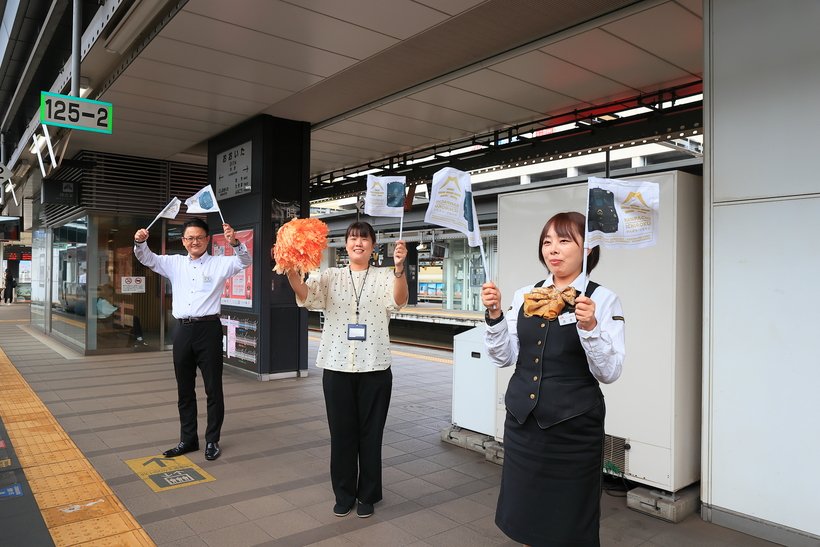 ②　飾り候補2　2024.10.4_南九州視察_かんぱち・いちろく[24]_お見送り 大分駅_松尾　諭.jpg