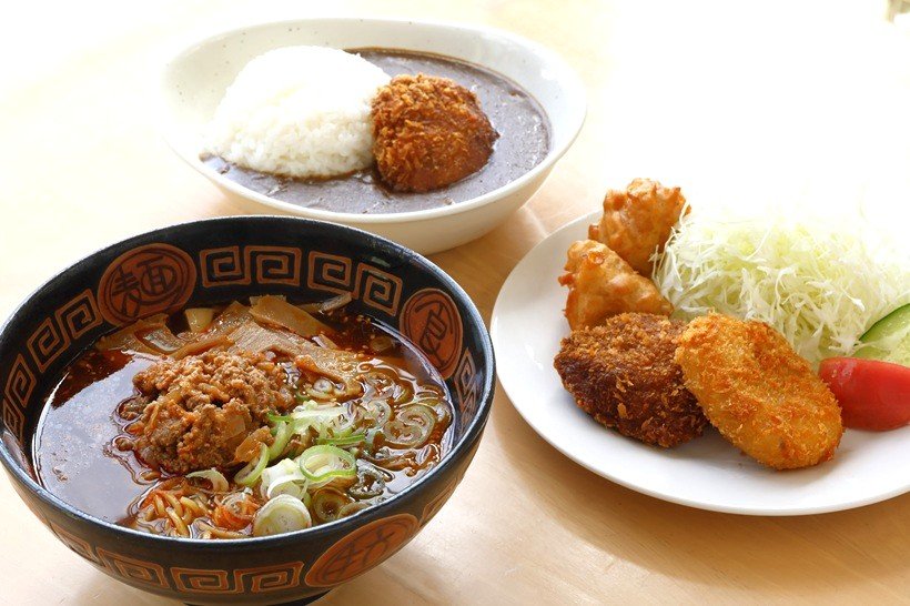 道の駅たけゆらの里おおたきで味わえるジビエ料理一例（大多喜猪担々麺、忠勝カレー、たけゆら定食）