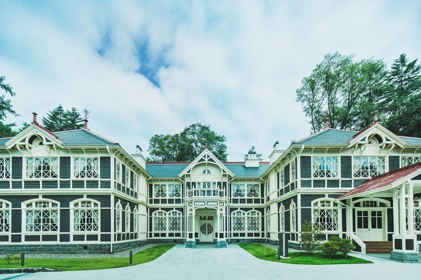 軽井沢の「旧三笠ホテル」が待望のリニューアルオープン🏩