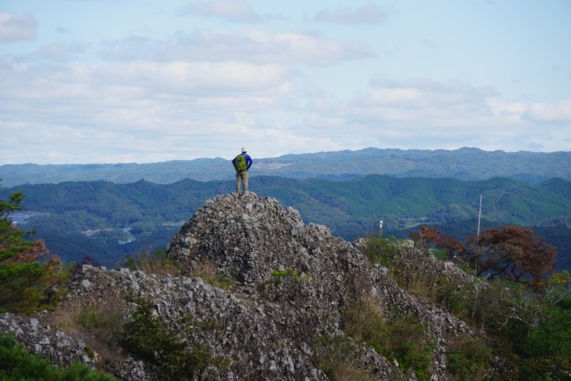 【新・日本の絶景】スリル満点の岩尾根と大展望が待つ 生瀬富士