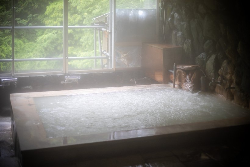 04-1_石鎚山温泉 京屋旅館_浴室.jpg