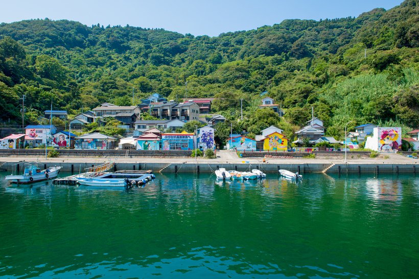 【新・日本の絶景】有名作家のマンガで離島がカラフルに　高井神島