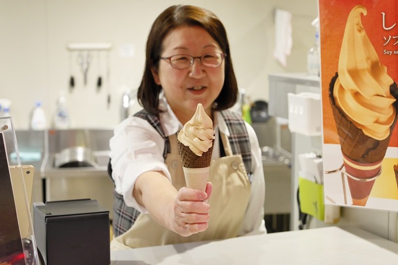 しょう油のコクと香りが魅力のソフトクリーム