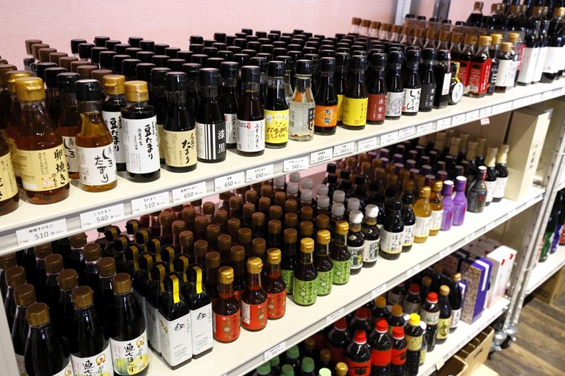 全国各地のしょう油がずらり（道の駅発酵の里こうざき）