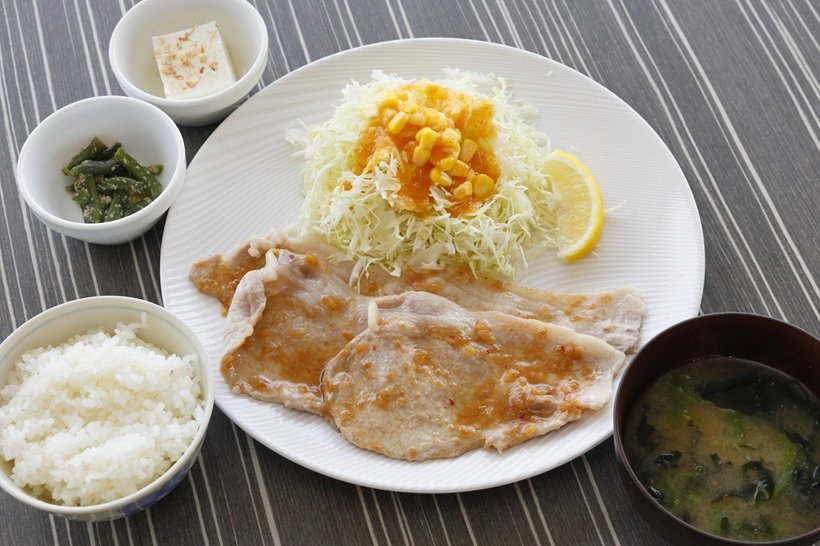 糀の甘みがおいしい「豚肉のみそ糀焼き定食」