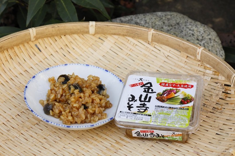 ナスが入った「金山寺みそ甘口」（270円）