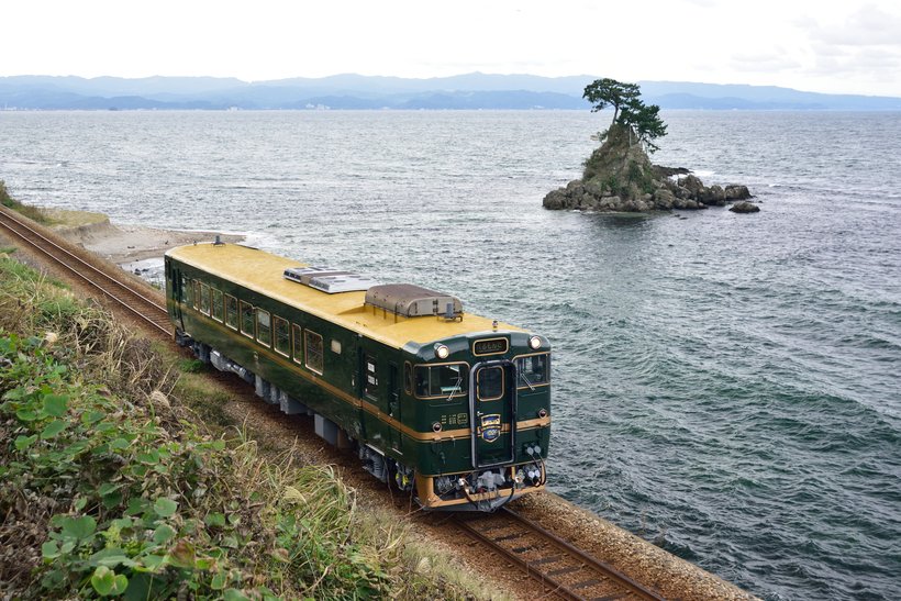 【鉄道ひとり（一人）旅】観光列車べるもんたに乗って富山の絶景、美食、アートを満喫＜氷見線－あいの風とやま鉄道＞