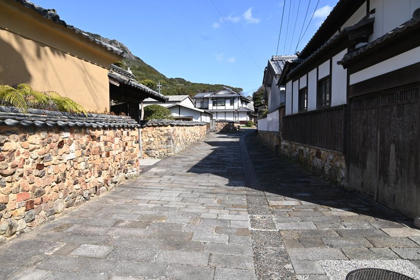 【歩く旅】磁器生産の中心地として形成され、トンバイ塀など多彩な町並みが残る＜有田＞