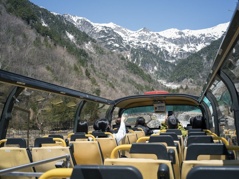 岐阜県奥飛騨の大自然を五感で感じる「おくひだマウンテンバス」運行