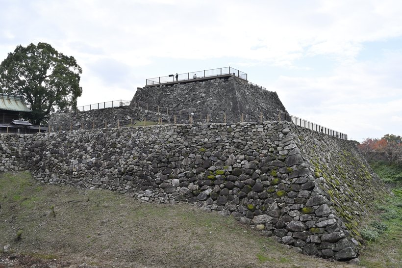 03_DSC6108本丸と天守台_郡山城_宮川さん.jpg