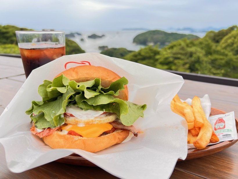 【ガツン！と、ご当地バーガー】米軍発祥の味を豪快に食べ歩き、佐世保バーガー＜長崎・佐世保市＞