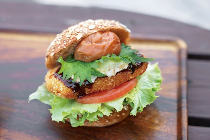 【ガツン！と、ご当地バーガー】2年連続日本一＆殿堂入り　まるごと!? 紀州梅バーガー ＜和歌山・湯浅町＞