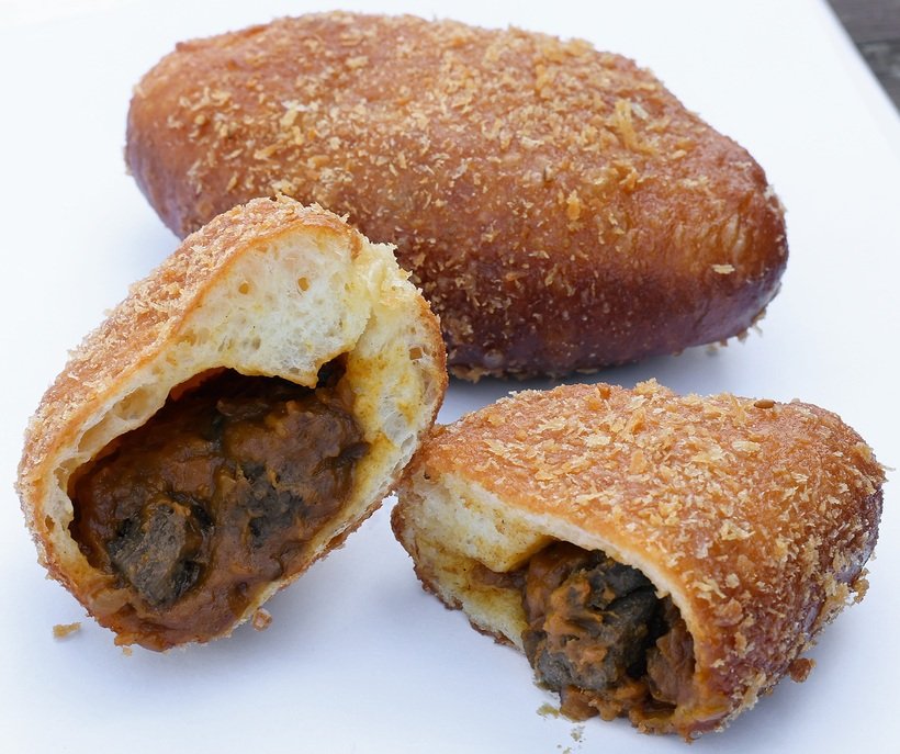 ８.くり抜きカレーパン.jpg