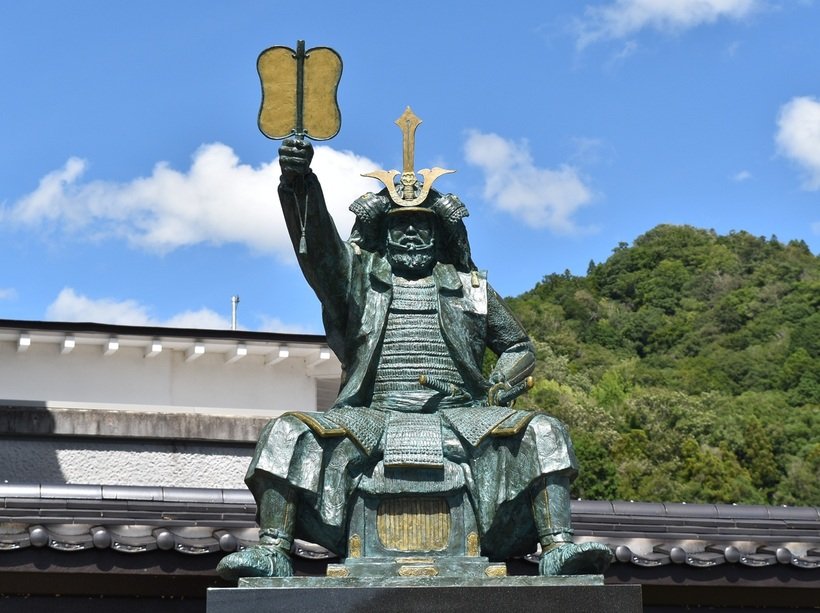 メイン右　①毛利元就銅像(安芸高田市歴史民俗博物館）.jpg