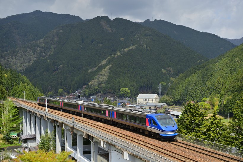 8囲み_智頭急行_DSC_2474_智頭急行(恋山形-智頭間)23_04宮川.jpg