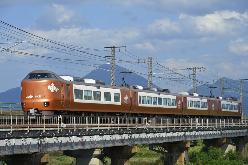 6_囲み_やくも_DSC7220東山公園ー伯耆大山間(24_08宮川).jpg